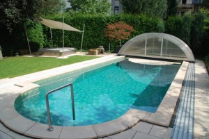 Rideau automatique pour piscine